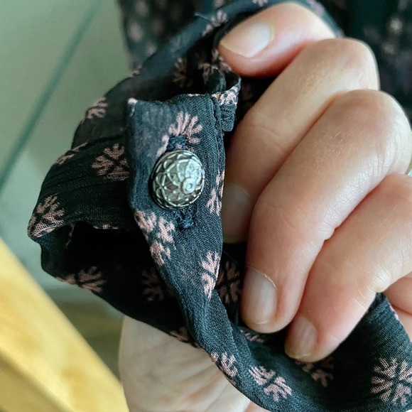 FREE PEOPLE—Vintage lace Dress …. Very cool , many beautiful details ! Size M 🌺 - Picture 4 of 8